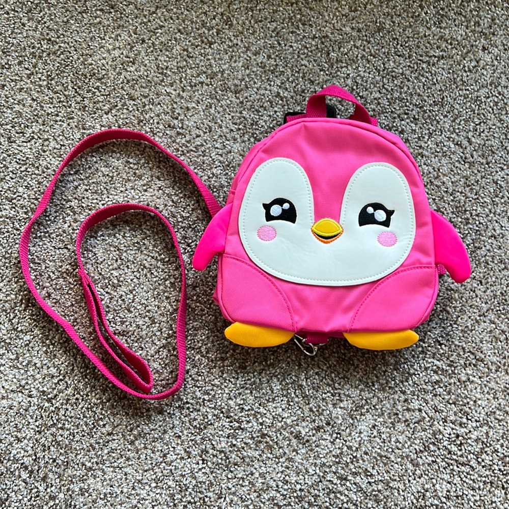 Girls backpack with detachable leash